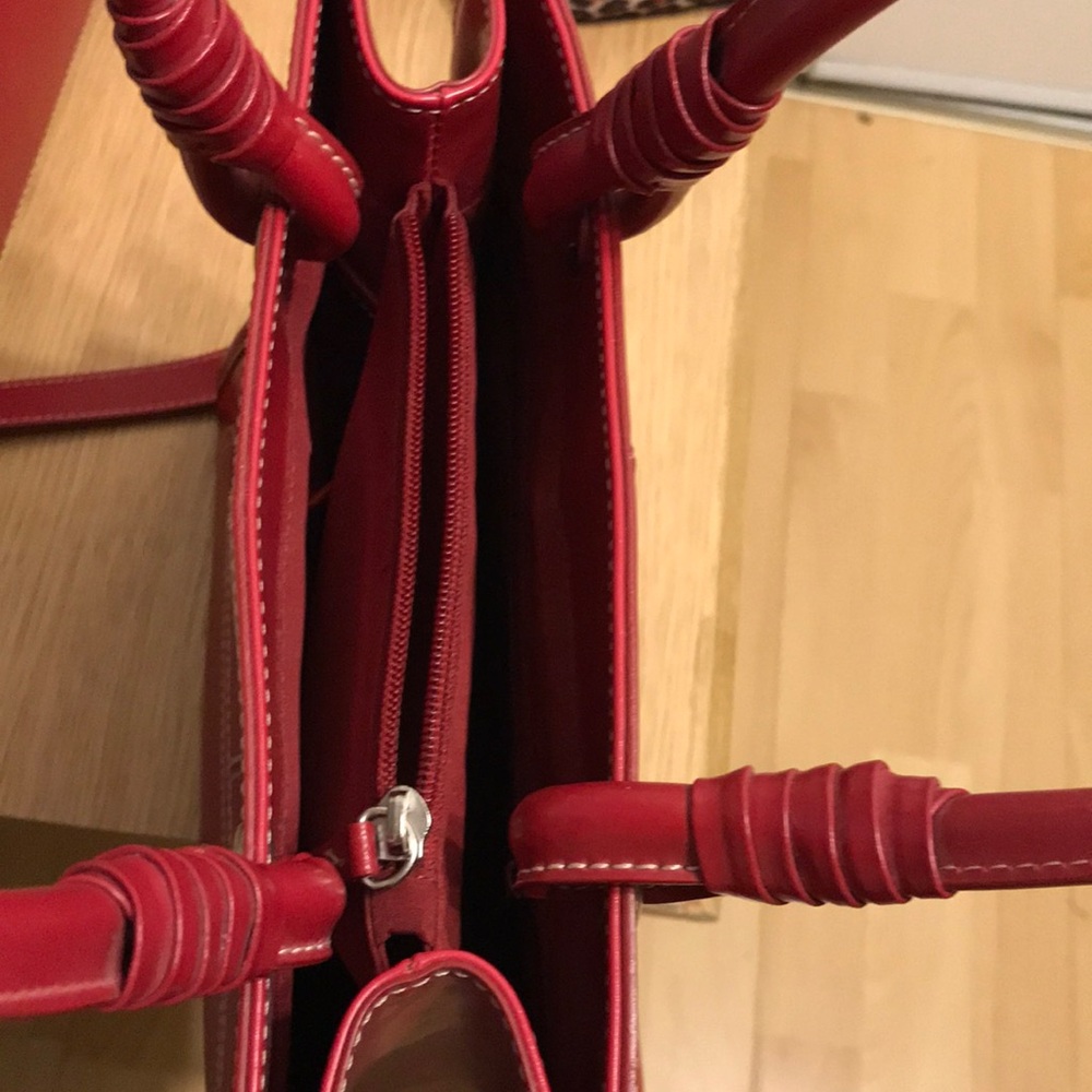 Elegant Red Handbag Set - Picture 8 of 11